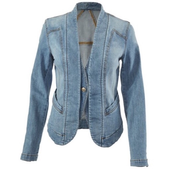 CAbi Jackets & Blazers - Carol Anderson By Invitation Cabi Jeanie Jacket